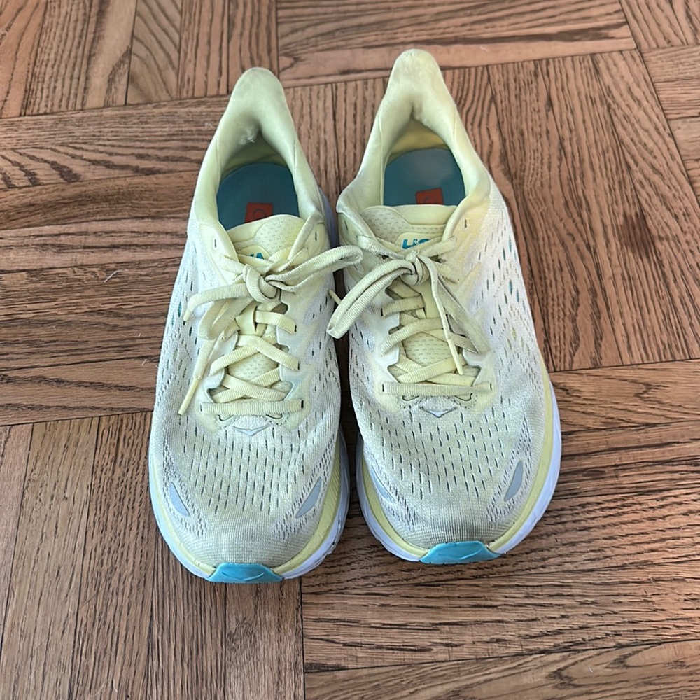 HOKA Clifton 8 Women’s US 9 in Yellow Pear Sweet Corn Color